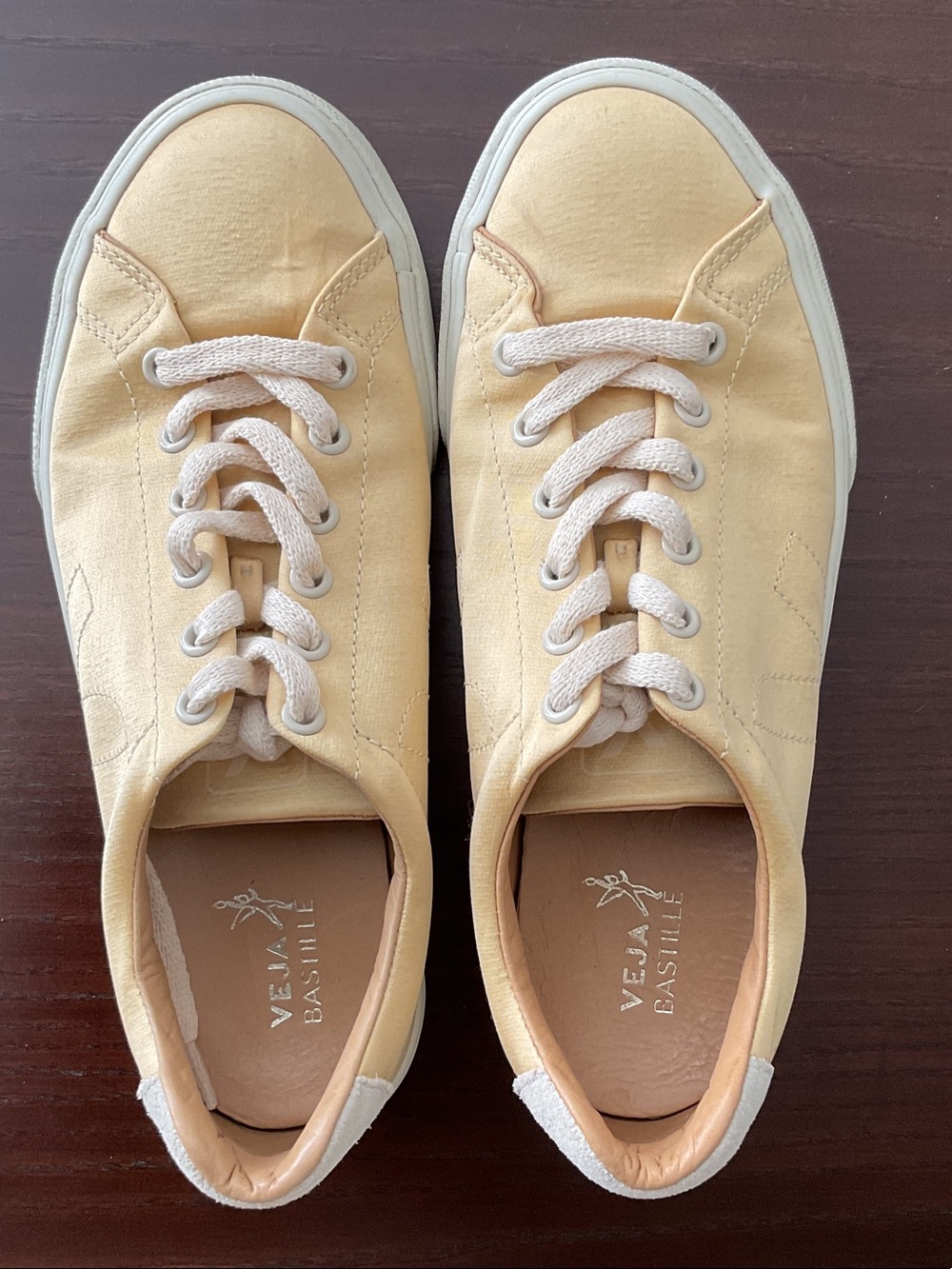 VEJA Bastille Satin Sneakers Butter Yellow EU 38 US 7 Women’s